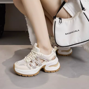 รองเท้าผ้าใบ