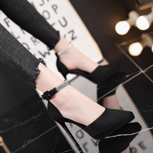 รองเท้าส้นสูง